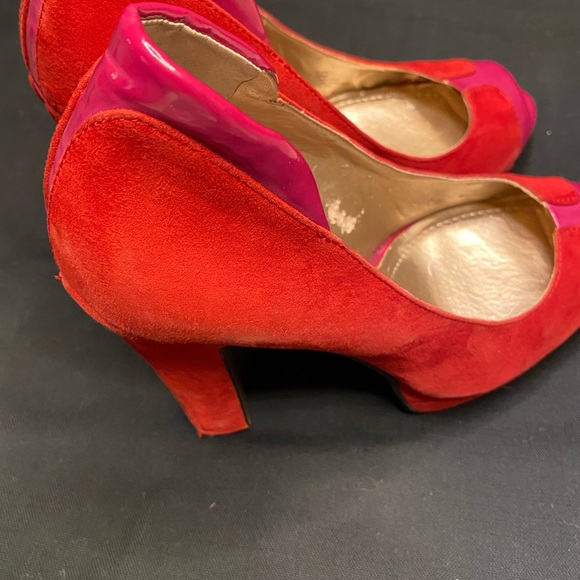 BCBG Red Suede and Fuchsia Patent Leather 5 inch Peep Toe Heels Size 10 Shoes - Picture 6 of 14
